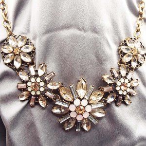 PALE AND SOFT PINK RHINESTONE DAISIES DAISY CHAIN NECKLACE 52
